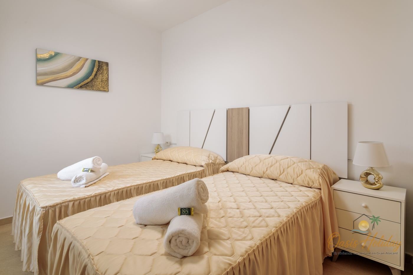 Dormitorio con camas individuales
