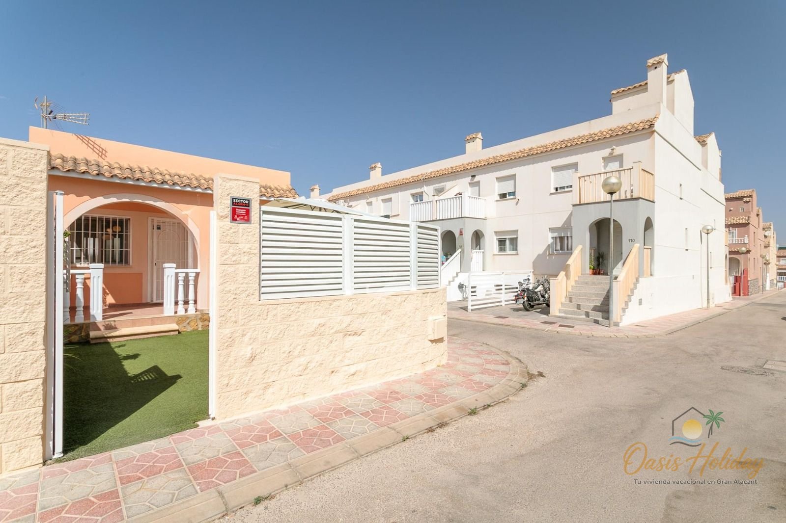 Fachada de Oasis Holiday